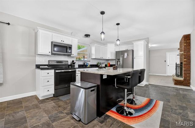 208 Canary Lane, St Charles, MO 63301