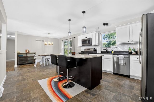 208 Canary Lane, St Charles, MO 63301