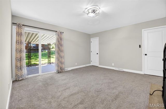 208 Canary Lane, St Charles, MO 63301