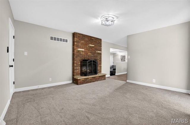 208 Canary Lane, St Charles, MO 63301
