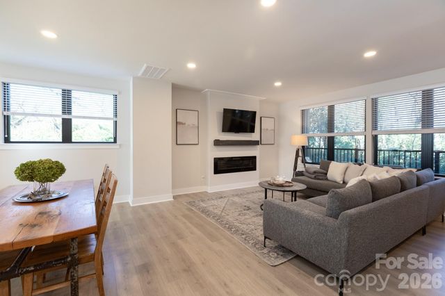 3538 Saker Lane, Charlotte, NC 28211