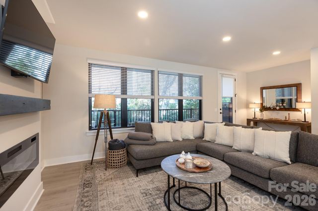 3538 Saker Lane, Charlotte, NC 28211