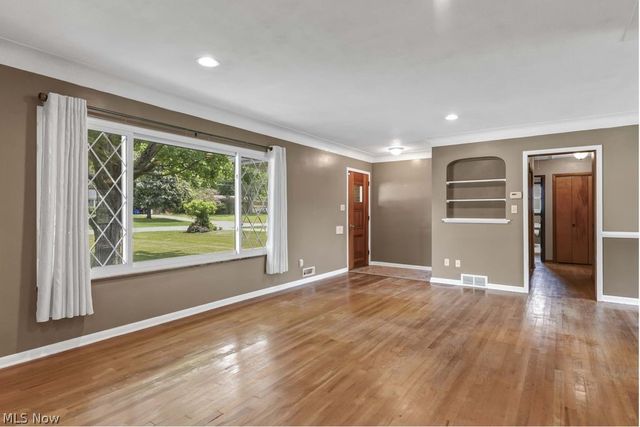 8756 Royalhaven Drive, North Royalton, OH 44133