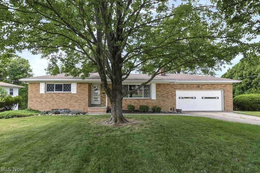 8756 Royalhaven Drive, North Royalton, OH 44133