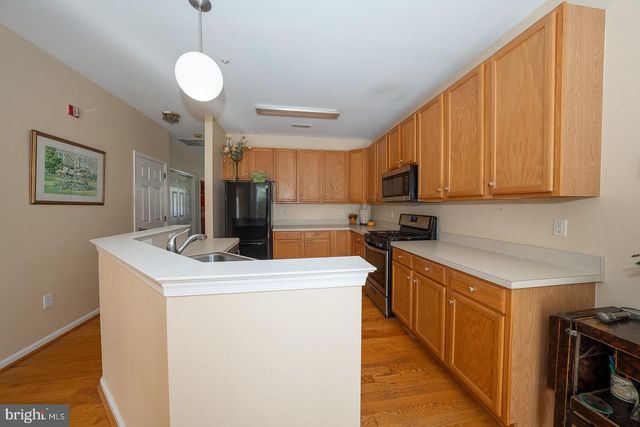 1521 SNEAD GRN, Springfield, PA 19064