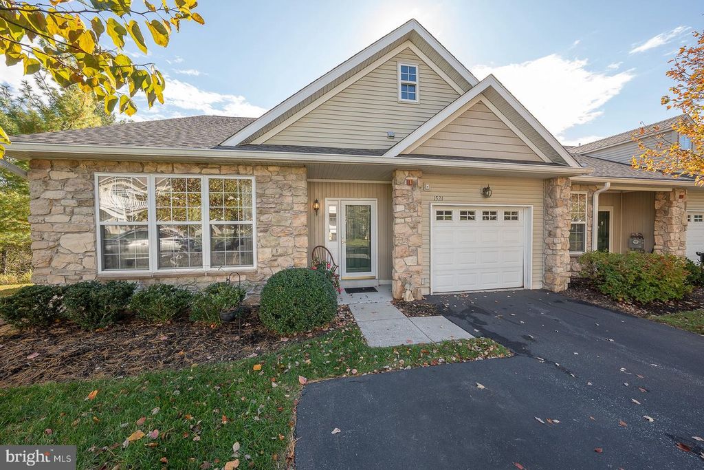 1521 SNEAD GRN, Springfield, PA 19064