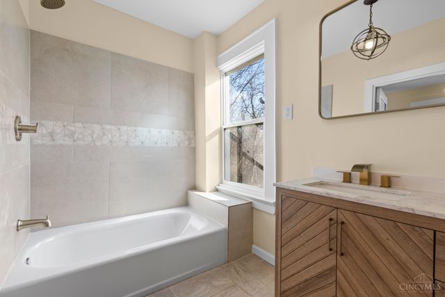 855 Rockdale Avenue, Cincinnati, OH 45229