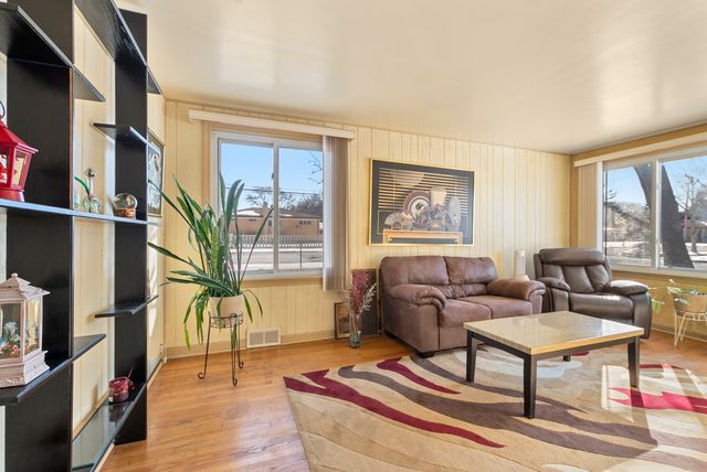 5252 W 89th Street, Oak Lawn, IL 60453