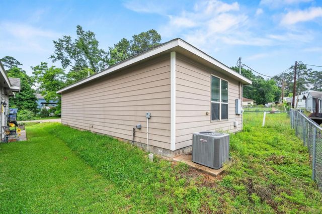 9992 Calendar Street, Willis, TX 77318