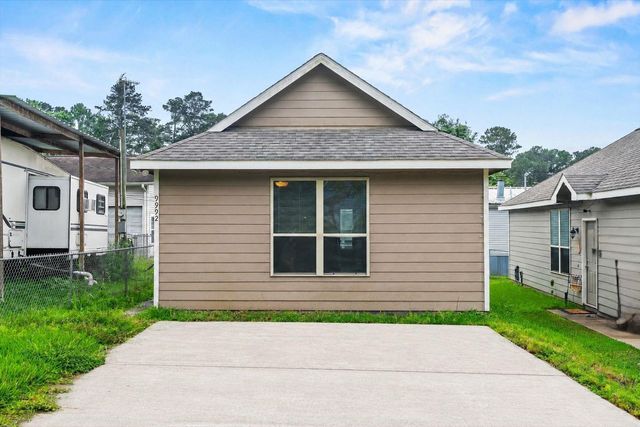 9992 Calendar Street, Willis, TX 77318
