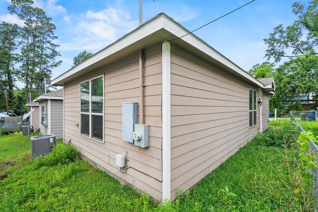 9992 Calendar Street, Willis, TX 77318