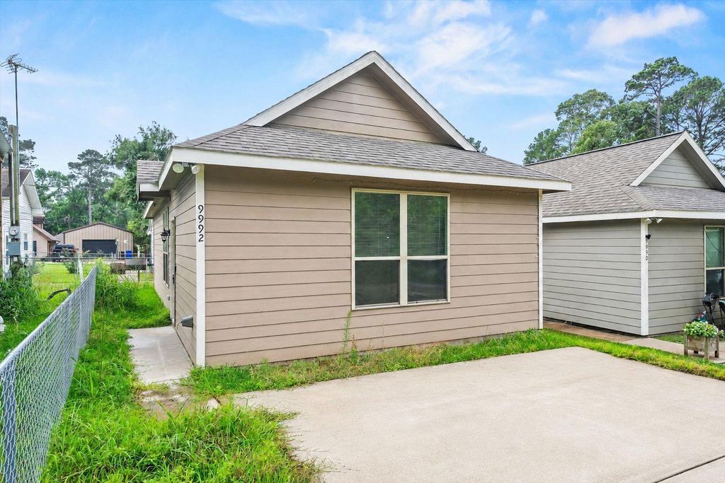 9992 Calendar Street, Willis, TX 77318