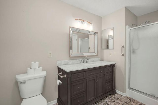 861 Sunrise Drive, Woodbury, MN 55125