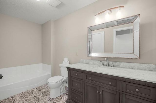 861 Sunrise Drive, Woodbury, MN 55125