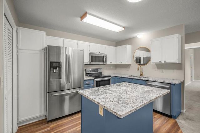 861 Sunrise Drive, Woodbury, MN 55125