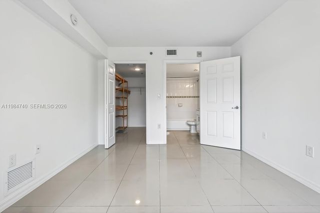 2475 NW 16th St Rd 211, Miami, FL 33125