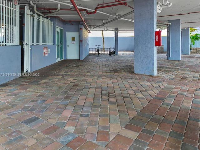 2475 NW 16th St Rd 211, Miami, FL 33125