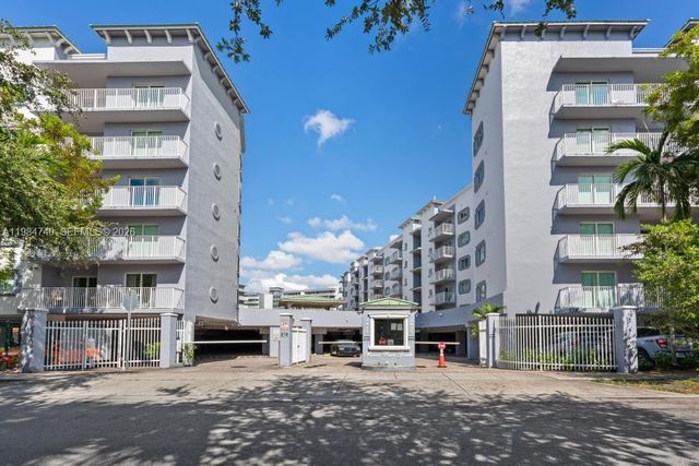 2475 NW 16th St Rd 211, Miami, FL 33125