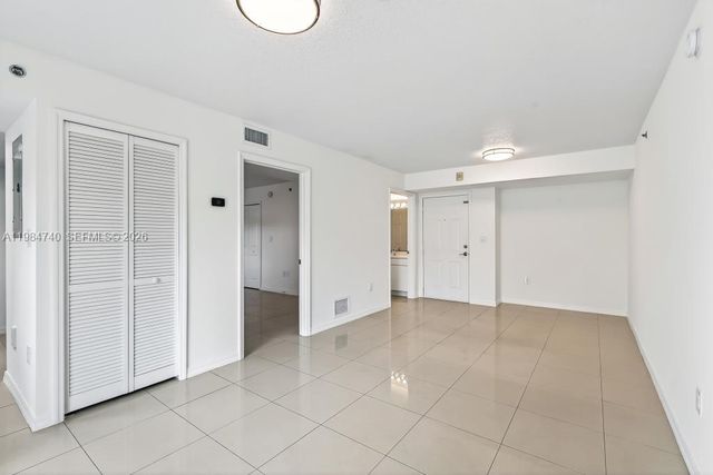 2475 NW 16th St Rd 211, Miami, FL 33125