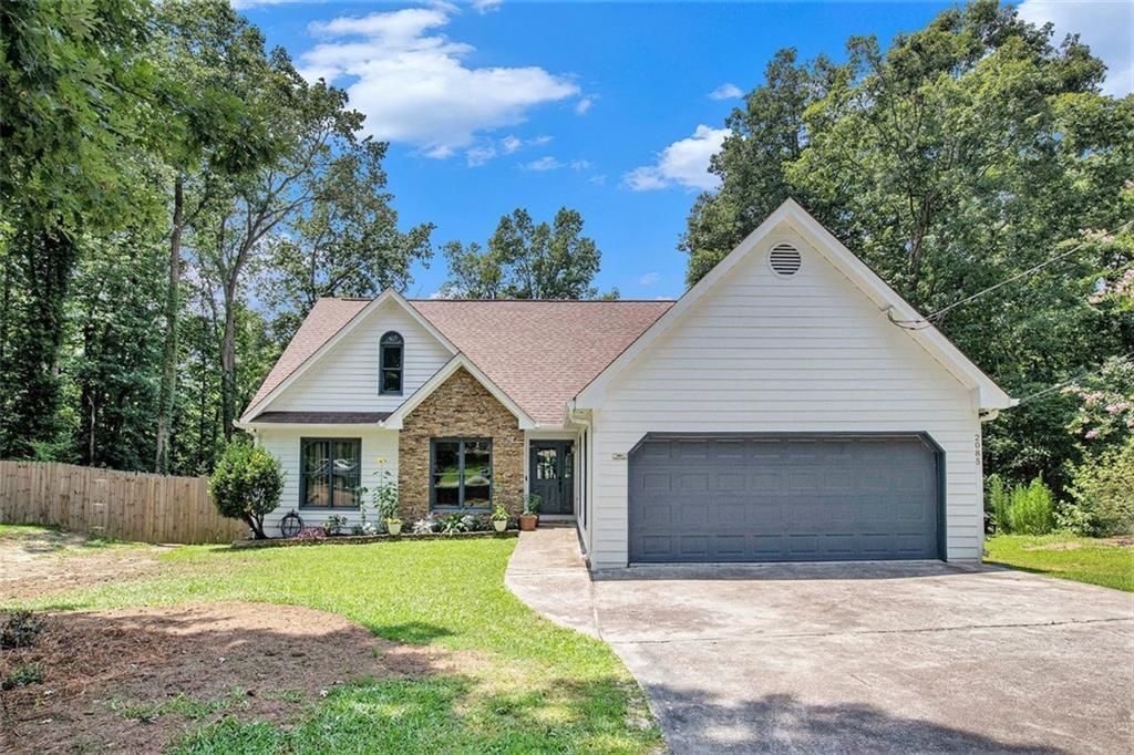 2085 CASTLE ROYALE Drive, Lawrenceville, GA 30043