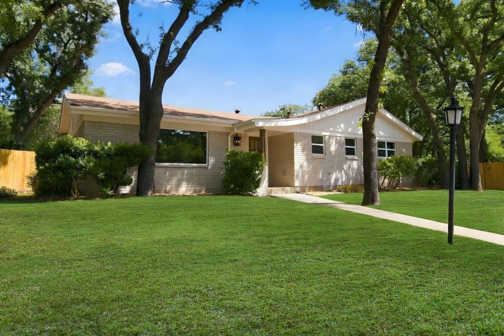 508 Oak Park Drive, Hurst, TX 76053 — photo 2
