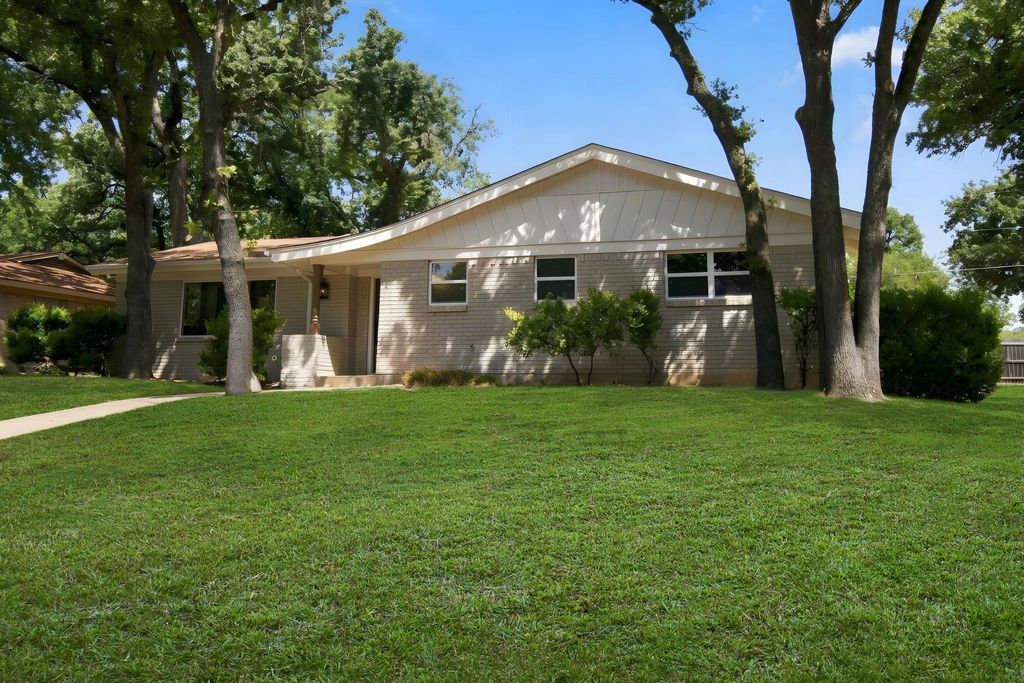 508 Oak Park Drive, Hurst, TX 76053 — photo 3