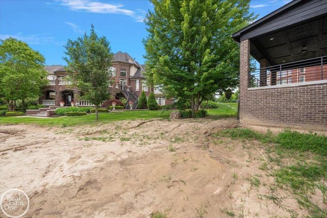 54438 Carrington Drive, Shelby Twp, MI 48316