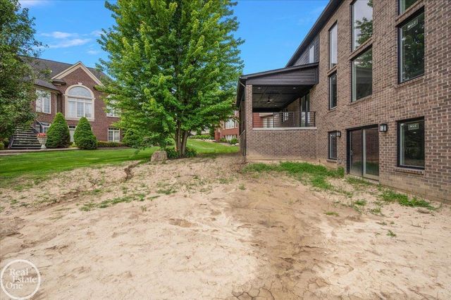 54438 Carrington Drive, Shelby Twp, MI 48316