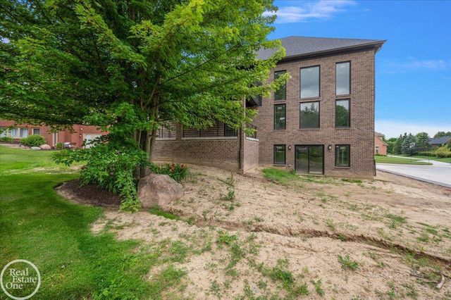 54438 Carrington Drive, Shelby Twp, MI 48316