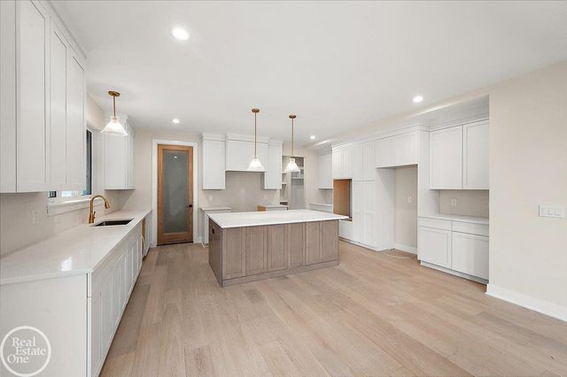 54438 Carrington Drive, Shelby Twp, MI 48316
