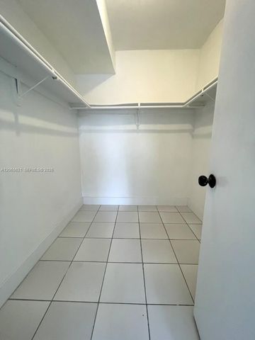 19255 NE 2nd Ave 2224, Miami, FL 33179