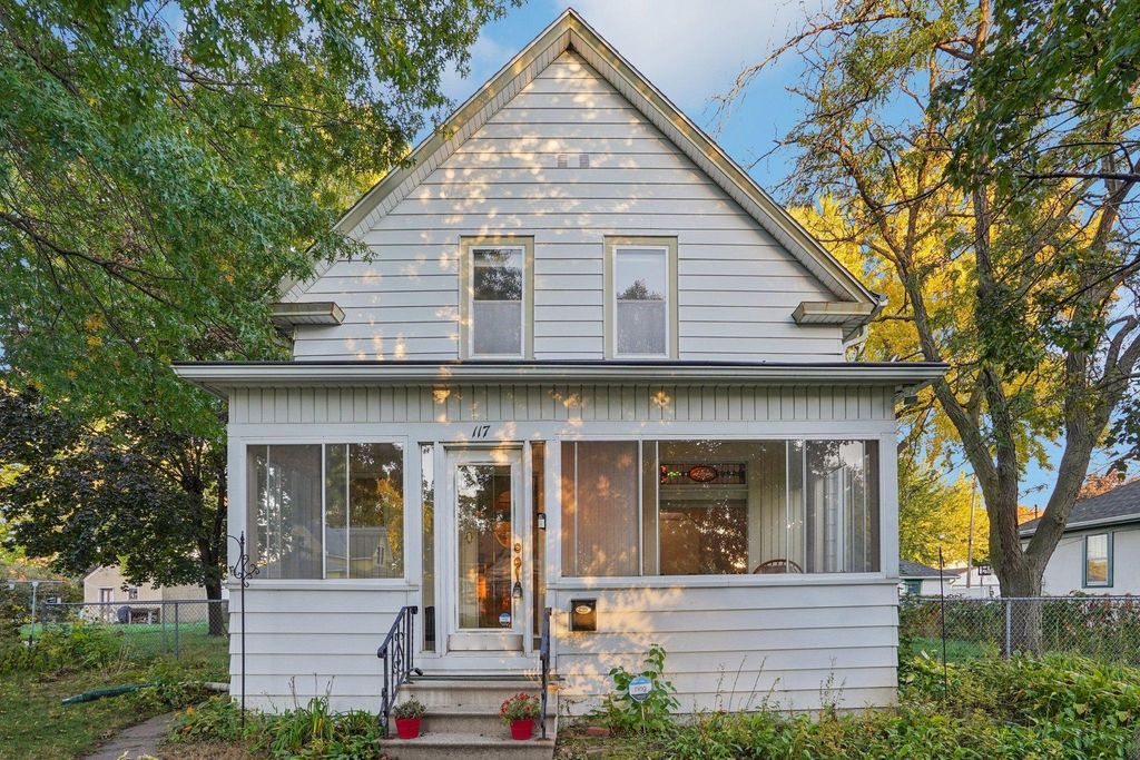 117 8th Avenue S, South Saint Paul, MN 55075
