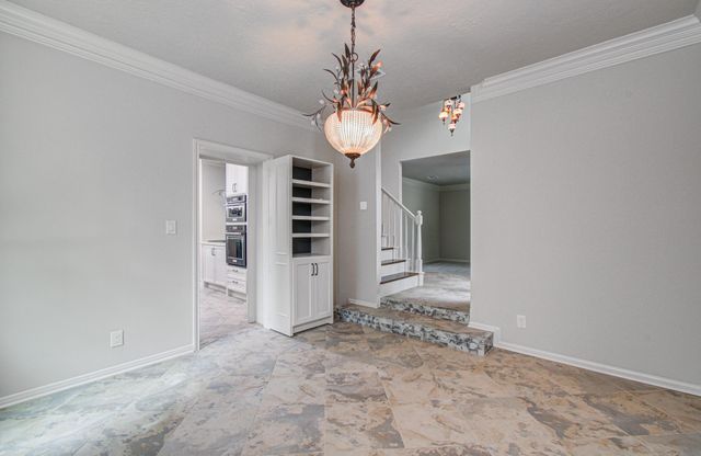 2 Hickory Shadows Drive, Houston, TX 77055
