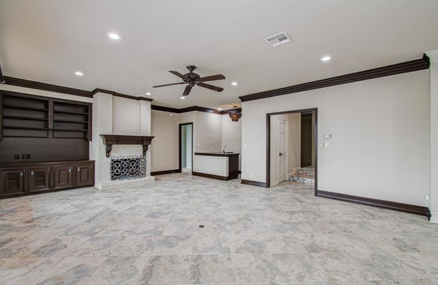 2 Hickory Shadows Drive, Houston, TX 77055