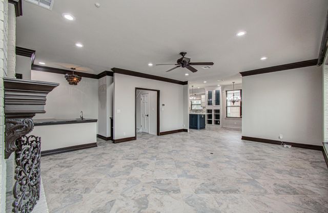 2 Hickory Shadows Drive, Houston, TX 77055