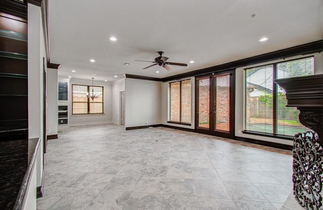 2 Hickory Shadows Drive, Houston, TX 77055