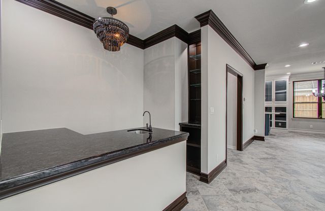 2 Hickory Shadows Drive, Houston, TX 77055