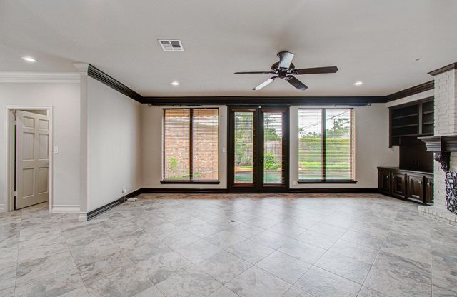 2 Hickory Shadows Drive, Houston, TX 77055