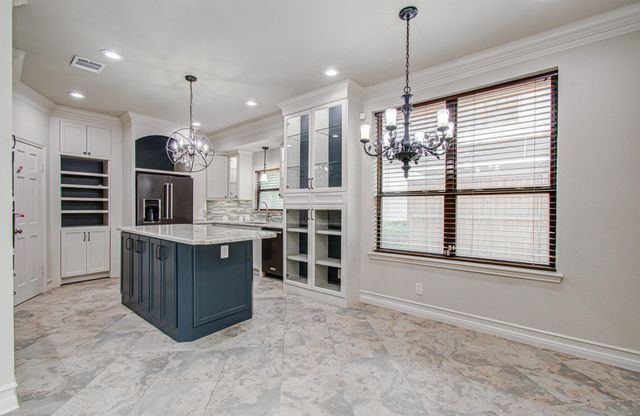 2 Hickory Shadows Drive, Houston, TX 77055