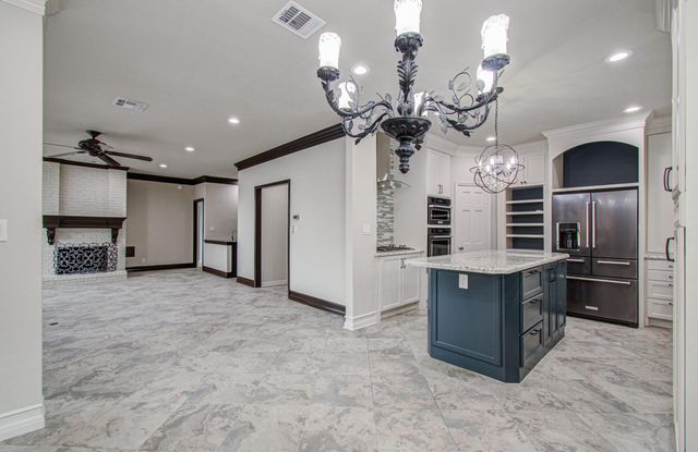 2 Hickory Shadows Drive, Houston, TX 77055