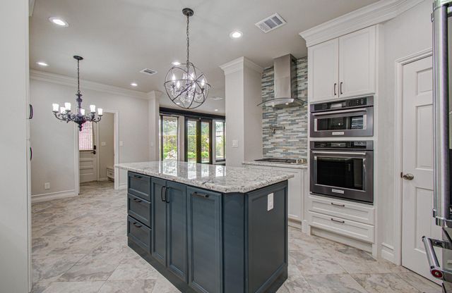 2 Hickory Shadows Drive, Houston, TX 77055