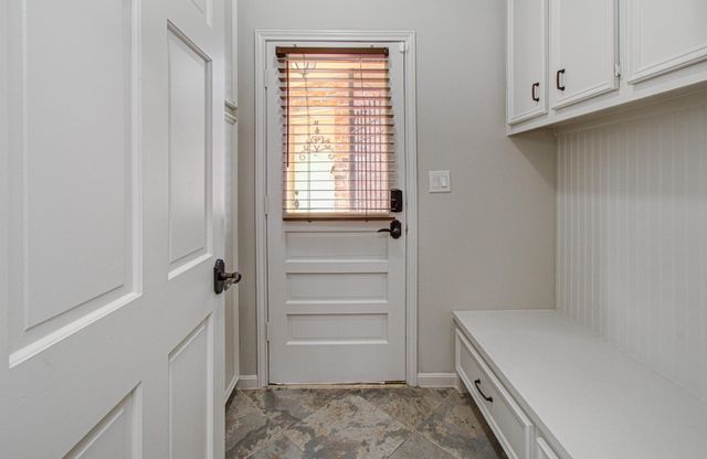 2 Hickory Shadows Drive, Houston, TX 77055