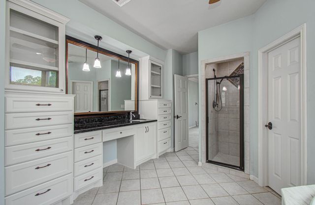 2 Hickory Shadows Drive, Houston, TX 77055