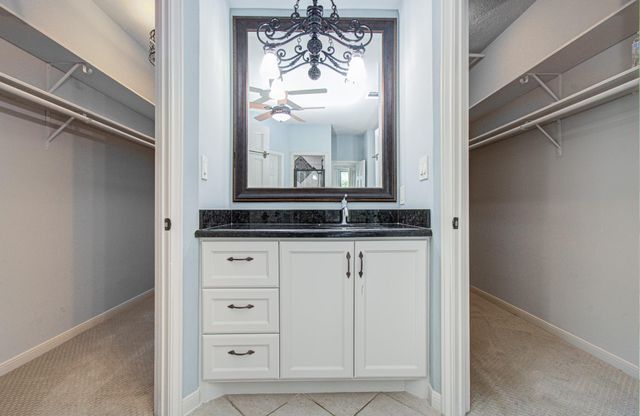 2 Hickory Shadows Drive, Houston, TX 77055