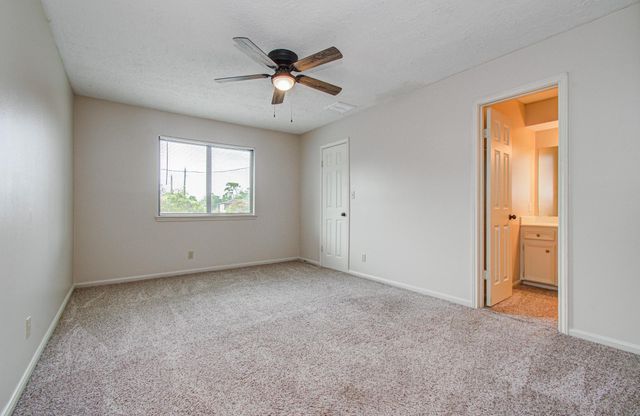 2 Hickory Shadows Drive, Houston, TX 77055
