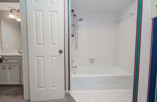 2 Hickory Shadows Drive, Houston, TX 77055