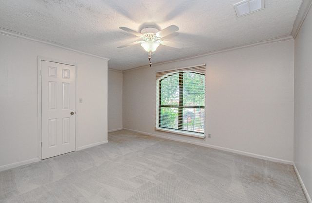 2 Hickory Shadows Drive, Houston, TX 77055