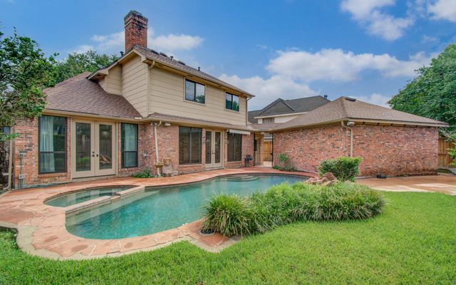 2 Hickory Shadows Drive, Houston, TX 77055