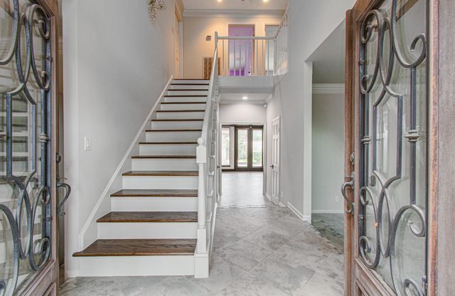 2 Hickory Shadows Drive, Houston, TX 77055