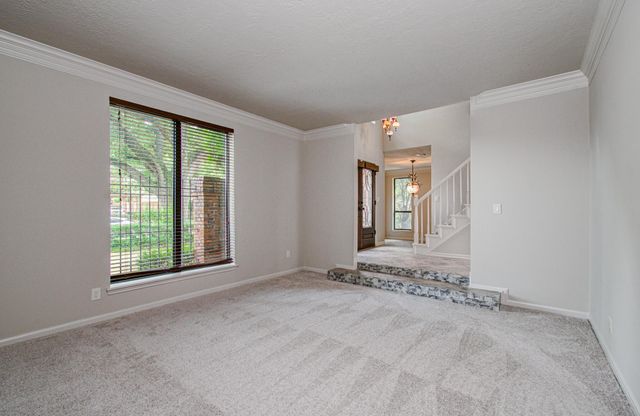 2 Hickory Shadows Drive, Houston, TX 77055
